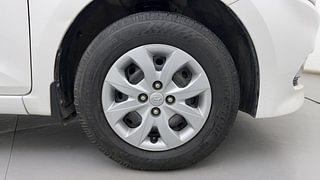 Used 2017 Hyundai Elite i20 [2014-2018] Sportz 1.2 CNG (Outside fitted) Petrol+cng Manual tyres RIGHT FRONT TYRE RIM VIEW