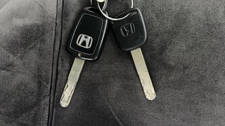 Used 2017 Honda WR-V [2017-2020] i-VTEC S Petrol Manual extra CAR KEY VIEW