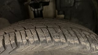 Used 2016 Renault Kwid [2015-2019] RXT Petrol Manual tyres RIGHT FRONT TYRE TREAD VIEW