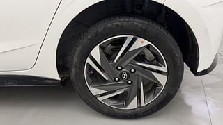 Used 2021 Hyundai New i20 Asta (O) 1.0 Turbo DCT Petrol Automatic tyres LEFT REAR TYRE RIM VIEW