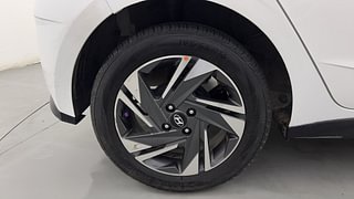 Used 2021 Hyundai New i20 Asta (O) 1.0 Turbo DCT Petrol Automatic tyres RIGHT REAR TYRE RIM VIEW