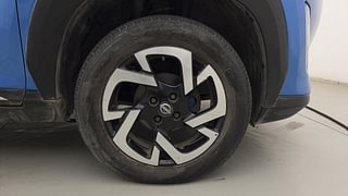 Used 2021 Nissan Magnite XV Dual Tone Petrol Manual tyres RIGHT FRONT TYRE RIM VIEW
