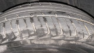 Used 2017 Renault Kwid [2017-2019] RXT 1.0 SCE Special Petrol Manual tyres RIGHT REAR TYRE TREAD VIEW