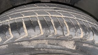 Used 2017 Renault Kwid [2017-2019] RXT 1.0 SCE Special Petrol Manual tyres RIGHT FRONT TYRE TREAD VIEW