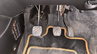 Used 2017 Renault Kwid [2017-2019] RXT 1.0 SCE Special Petrol Manual interior PEDALS VIEW