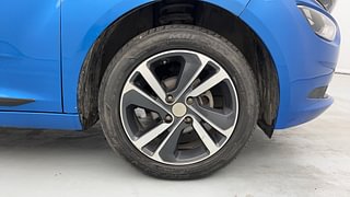 Used 2021 Tata Altroz XZ 1.2 Petrol Manual tyres RIGHT FRONT TYRE RIM VIEW