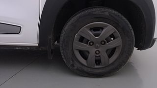 Used 2017 Renault Kwid [2017-2019] RXT 1.0 SCE Special Petrol Manual tyres RIGHT FRONT TYRE RIM VIEW