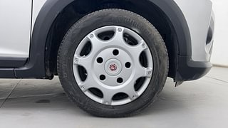 Used 2017 Honda WR-V [2017-2020] i-VTEC S Petrol Manual tyres RIGHT FRONT TYRE RIM VIEW