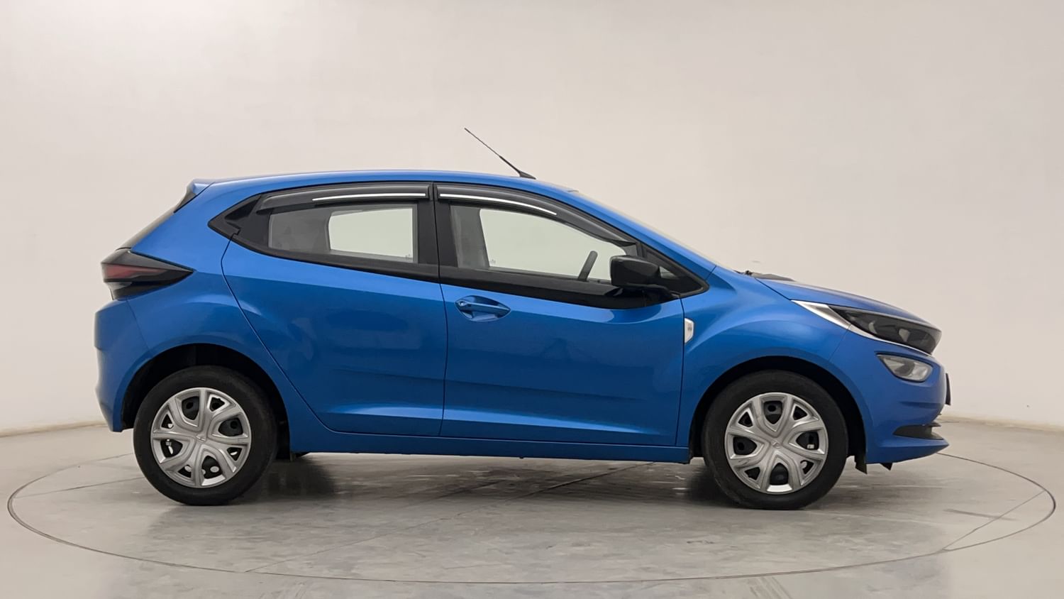 New Tata Altroz exterior RIGHT SIDE VIEW