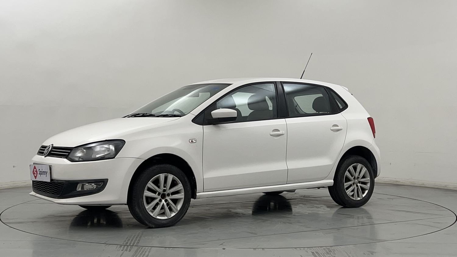 LEFT FRONT CORNER VIEW