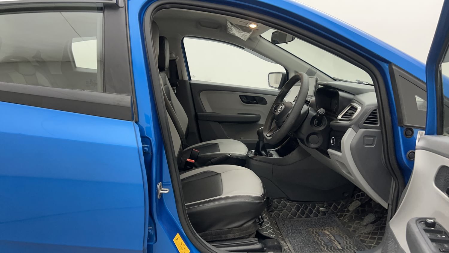 New Tata Altroz interior RIGHT SIDE FRONT DOOR CABIN VIEW