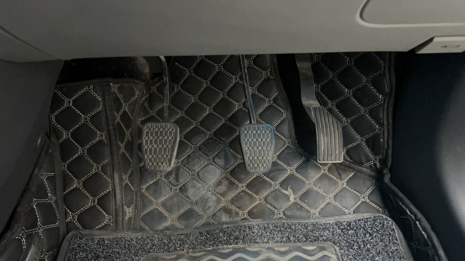 New Tata Altroz interior PEDALS VIEW