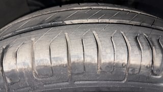 Used 2018 Renault Kwid [2017-2019] CLIMBER 1.0 AMT Petrol Automatic tyres RIGHT FRONT TYRE TREAD VIEW
