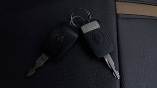 Used 2018 Renault Kwid [2017-2019] CLIMBER 1.0 AMT Petrol Automatic extra CAR KEY VIEW
