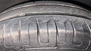 Used 2018 Renault Kwid [2017-2019] CLIMBER 1.0 AMT Petrol Automatic tyres LEFT REAR TYRE TREAD VIEW