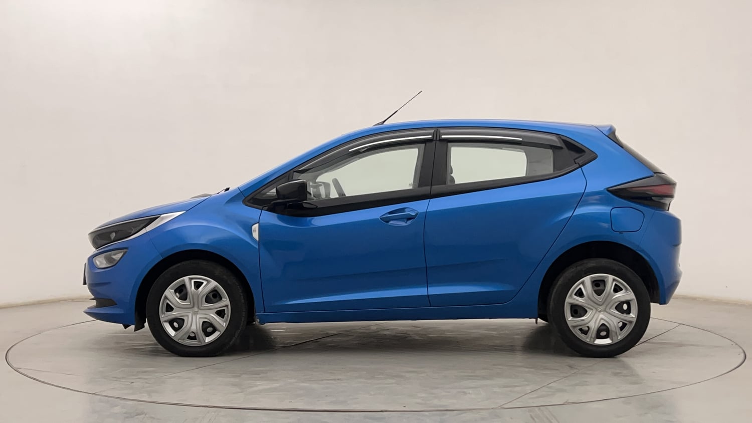 New Tata Altroz exterior LEFT SIDE VIEW