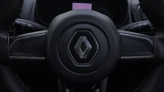 Used 2022 Renault Kwid 1.0 RXT AMT SCE Petrol Automatic top_features Airbags
