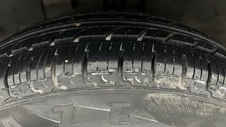 Used 2018 Renault Kwid [2017-2019] RXT 1.0 SCE Special Petrol Manual tyres LEFT FRONT TYRE TREAD VIEW