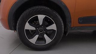 Used 2020 Tata Nexon [2017-2020] XZA Plus AMT Petrol Petrol Automatic tyres LEFT FRONT TYRE RIM VIEW