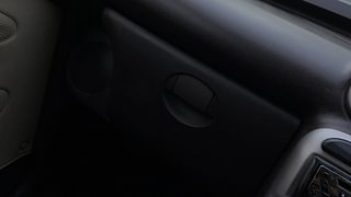 Used 2013 Hyundai Santro Xing [2007-2014] GL Petrol Manual top_features Glove compartment