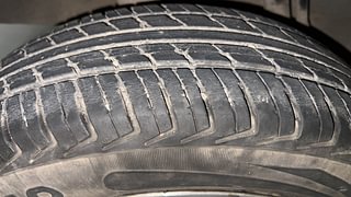 Used 2018 Renault Kwid [2017-2019] CLIMBER 1.0 AMT Petrol Automatic tyres RIGHT REAR TYRE TREAD VIEW