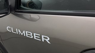 Used 2018 Renault Kwid [2017-2019] CLIMBER 1.0 AMT Petrol Automatic dents MINOR DENT
