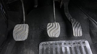 Used 2018 Renault Kwid [2017-2019] RXT 1.0 SCE Special Petrol Manual interior PEDALS VIEW