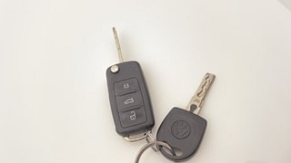 Used 2019 Volkswagen Polo [2018-2022] Comfortline 1.0L (P) Petrol Manual extra CAR KEY VIEW