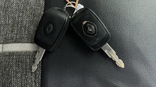 Used 2018 Renault Kwid [2017-2019] RXT 1.0 SCE Special Petrol Manual extra CAR KEY VIEW