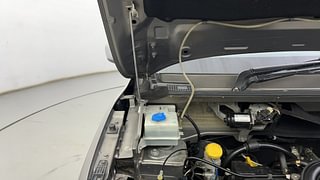 Used 2018 Renault Kwid [2017-2019] RXT 1.0 SCE Special Petrol Manual engine ENGINE RIGHT SIDE HINGE & APRON VIEW