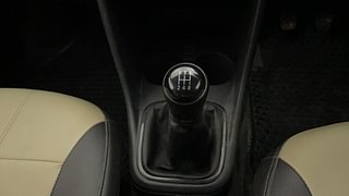 Used 2019 Volkswagen Polo [2018-2022] Comfortline 1.0L (P) Petrol Manual interior GEAR  KNOB VIEW