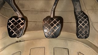 Used 2017 Volkswagen Ameo [2016-2020] Highline1.2L (P) Petrol Manual interior PEDALS VIEW