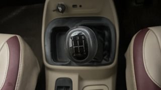 Used 2017 Mahindra TUV300 [2015-2020] T6 Plus Diesel Manual interior GEAR  KNOB VIEW