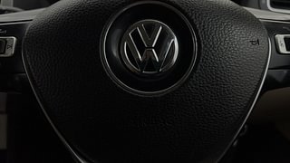 Used 2017 Volkswagen Ameo [2016-2020] Highline1.2L (P) Petrol Manual top_features Airbags