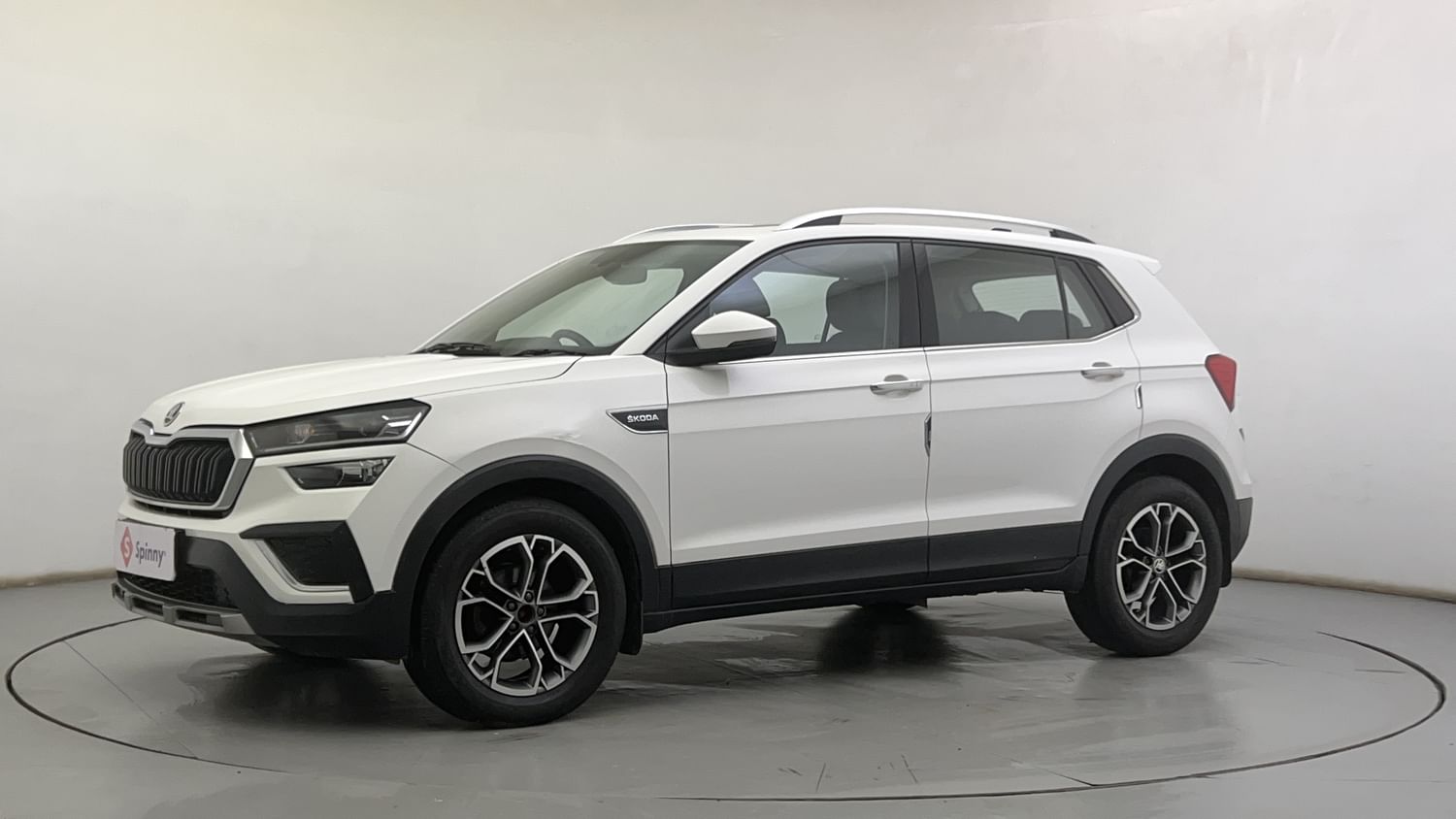 LEFT FRONT CORNER VIEW