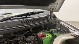 Used 2017 Mahindra TUV300 [2015-2020] T6 Plus Diesel Manual engine ENGINE LEFT SIDE HINGE & APRON VIEW