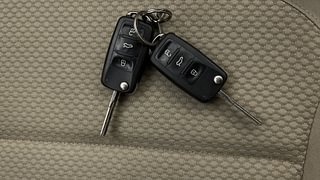 Used 2017 Volkswagen Ameo [2016-2020] Highline1.2L (P) Petrol Manual extra CAR KEY VIEW