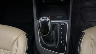 Used 2020 Hyundai Verna SX IVT Petrol Petrol Automatic interior GEAR  KNOB VIEW