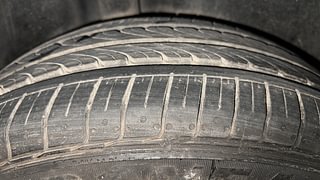 Used 2017 Volkswagen Ameo [2016-2020] Highline1.2L (P) Petrol Manual tyres RIGHT REAR TYRE TREAD VIEW