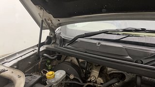 Used 2017 Mahindra TUV300 [2015-2020] T6 Plus Diesel Manual engine ENGINE RIGHT SIDE HINGE & APRON VIEW