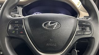 Used 2017 Hyundai Elite i20 [2014-2018] Sportz 1.2 Petrol Manual top_features Steering mounted controls