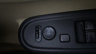 Used 2016 Honda Amaze [2013-2016] 1.2 S i-VTEC Petrol Manual top_features Adjustable ORVM