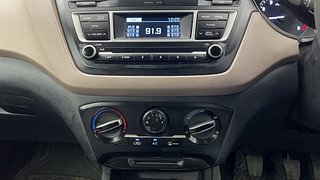 Used 2017 Hyundai Elite i20 [2014-2018] Sportz 1.2 Petrol Manual interior MUSIC SYSTEM & AC CONTROL VIEW