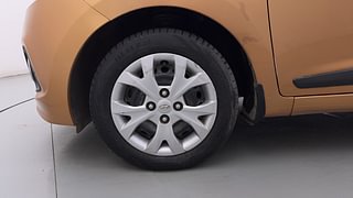 Used 2014 Hyundai Grand i10 [2013-2017] Sportz AT 1.2 Kappa VTVT Petrol Automatic tyres LEFT FRONT TYRE RIM VIEW