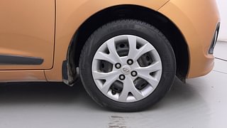 Used 2014 Hyundai Grand i10 [2013-2017] Sportz AT 1.2 Kappa VTVT Petrol Automatic tyres RIGHT FRONT TYRE RIM VIEW