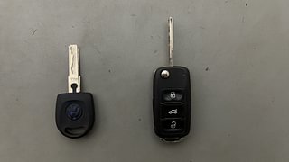 Used 2015 Volkswagen Polo [2015-2019] Comfortline 1.2L (P) Petrol Manual extra CAR KEY VIEW