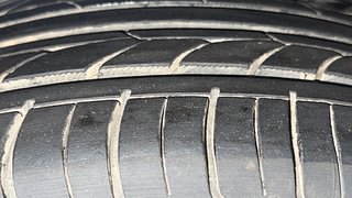 Used 2018 Volkswagen Ameo [2016-2020] Comfortline 1.5L (D) Diesel Manual tyres RIGHT FRONT TYRE TREAD VIEW