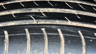 Used 2014 Maruti Suzuki Wagon R 1.0 [2010-2019] VXi Petrol Manual tyres LEFT FRONT TYRE TREAD VIEW