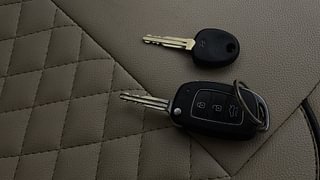 Used 2018 Hyundai Xcent [2017-2019] SX Petrol Petrol Manual extra CAR KEY VIEW
