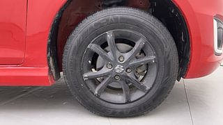 Used 2016 Maruti Suzuki Swift [2011-2017] VDi Diesel Manual tyres RIGHT FRONT TYRE RIM VIEW